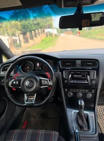 sharp-sleek-and-fast-2017-volkswagen-golf7-big-5