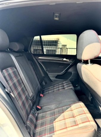 sharp-sleek-and-fast-2017-volkswagen-golf7-big-6