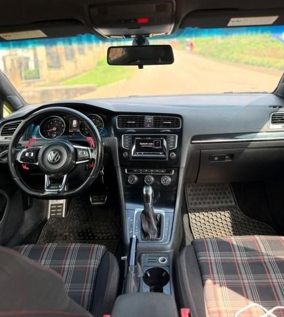 sharp-sleek-and-fast-2017-volkswagen-golf7-big-7