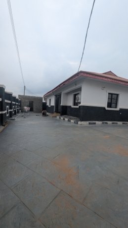 3bedroom-detached-bungalow-big-4