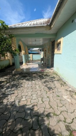 spectacular-3bedroom-detached-bungalow-big-5