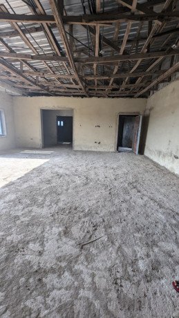 massive-8bedroom-mansion-wit-4living-room-big-4
