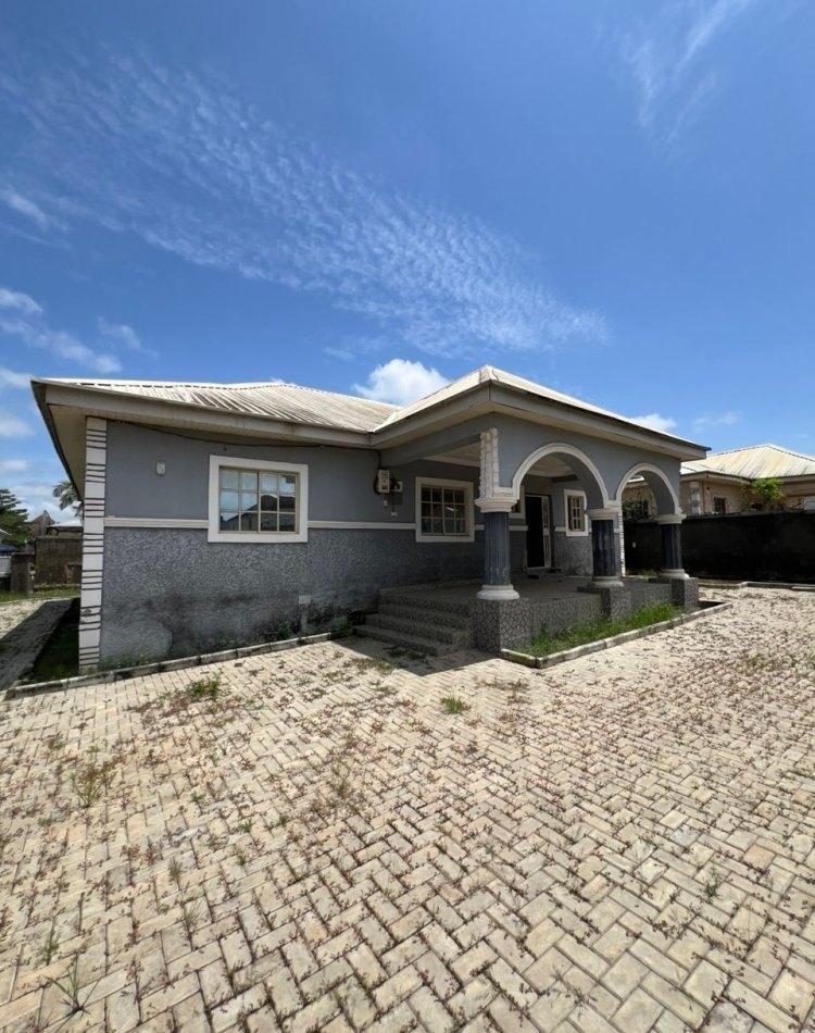 massive-3bedroom-detached-bungalow