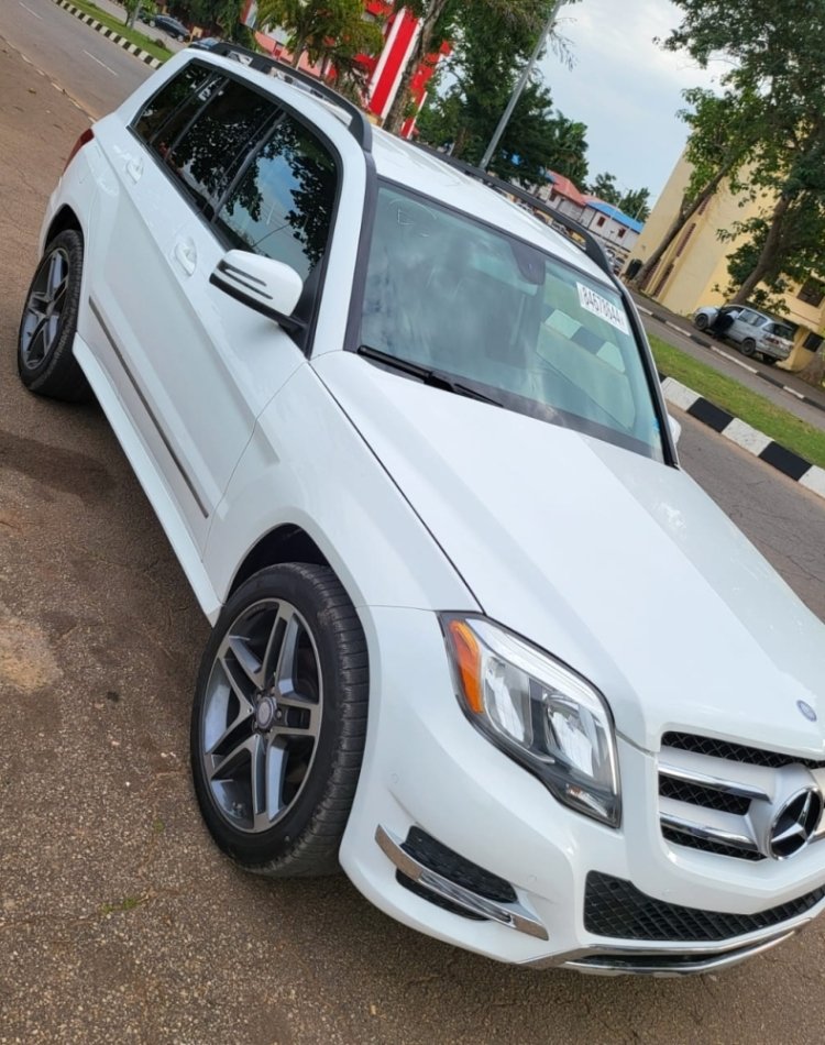 2018-toyota-camry-2016-mercedes-glk