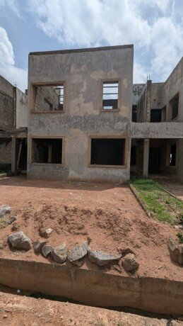 standard-n-solidly-built-3bedroom-terrace-duplex-wit-bq-big-5