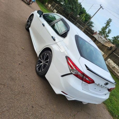 2018-toyota-camry-2016-mercedes-glk-big-3