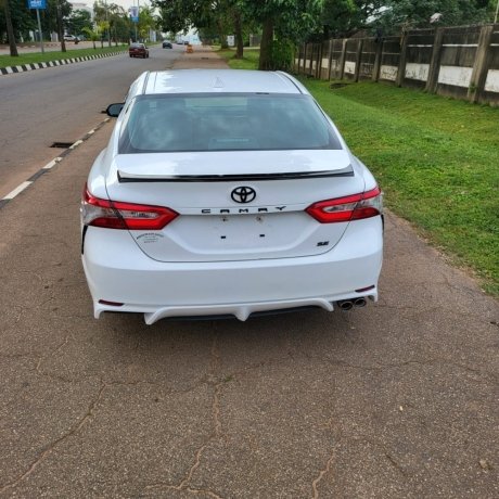 2018-toyota-camry-2016-mercedes-glk-big-8