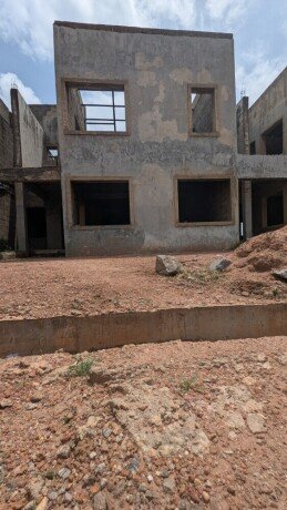 standard-n-solidly-built-3bedroom-terrace-duplex-wit-bq-big-4