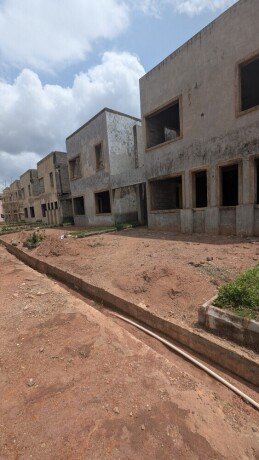standard-n-solidly-built-3bedroom-terrace-duplex-wit-bq-big-3