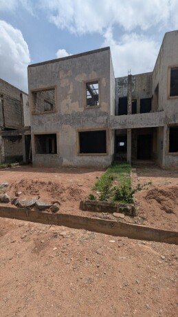 standard-n-solidly-built-3bedroom-terrace-duplex-wit-bq-big-6