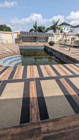 multipurpose-30bedroom-mansion-wit-8living-room-big-6