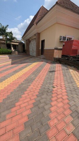 multipurpose-30bedroom-mansion-wit-8living-room-big-8