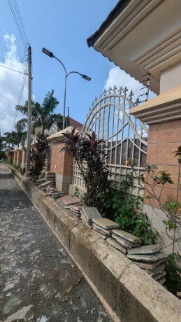multipurpose-30bedroom-mansion-wit-8living-room-big-9