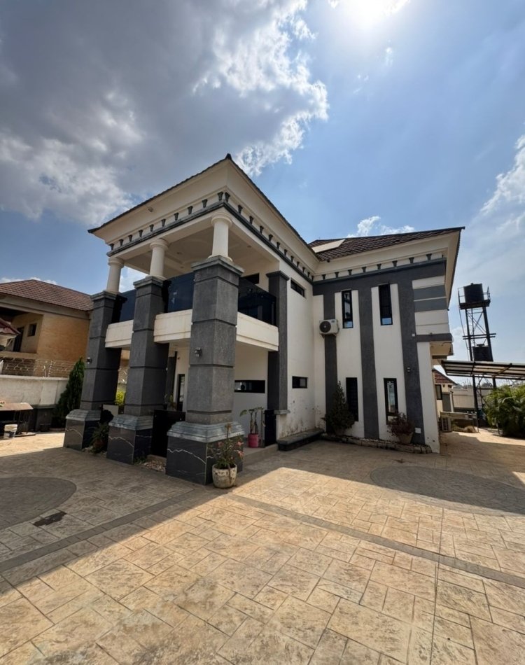luxuriously-furnished-3bedroom-detached-duplex