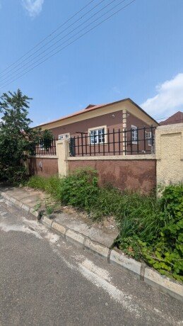 semidetached-3bedroom-bungalow-big-8