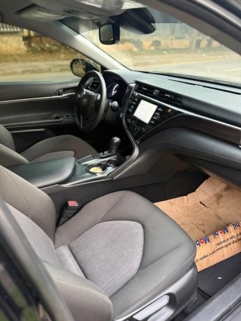 sound-foreign-used-toyota-camry-2018-big-2