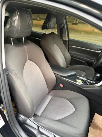 sound-foreign-used-toyota-camry-2018-big-6