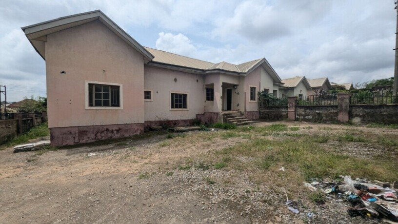 3bedroom-semidetached-bungalow-big-0