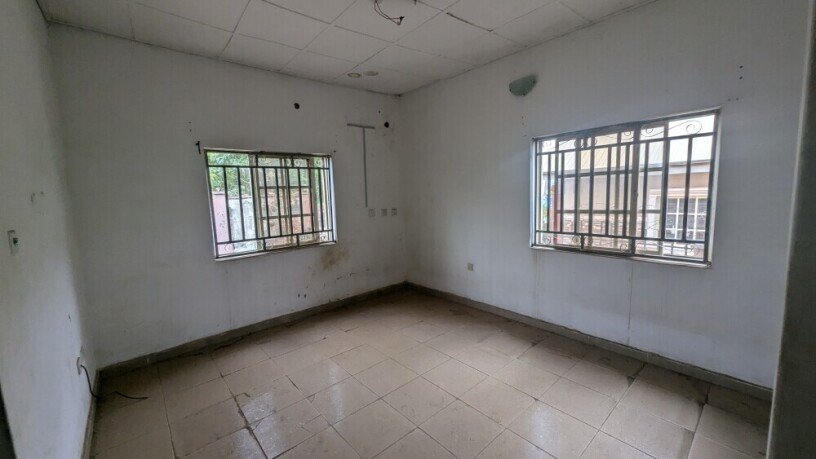 3bedroom-semidetached-bungalow-big-14