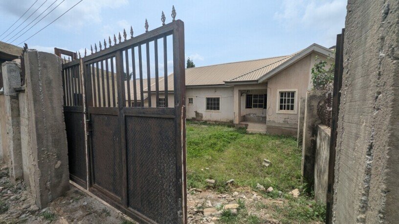 spacious-3bedroom-bungalow-wit-gatehouse-stand-alone-big-13