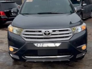 few-month-registered-toyota-highlander-limited