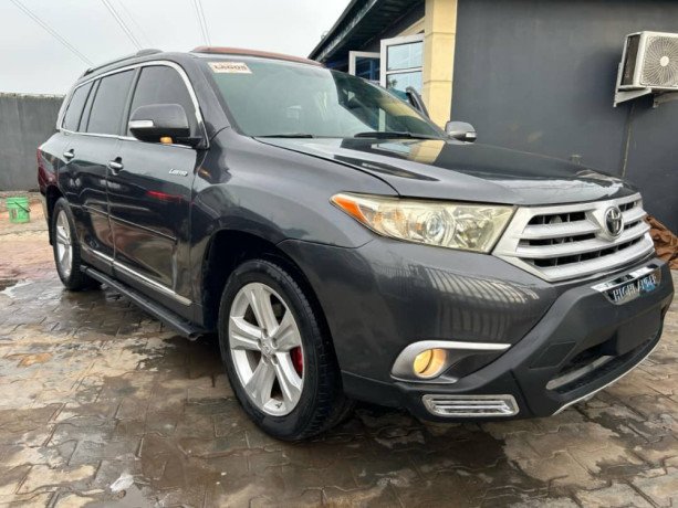 few-month-registered-toyota-highlander-limited-big-9