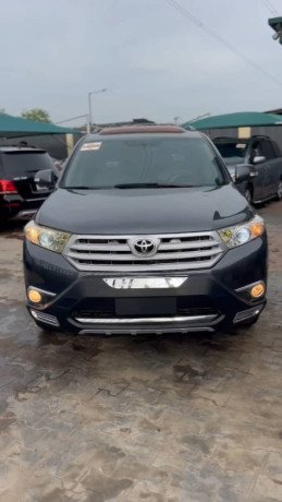 few-month-registered-toyota-highlander-limited-big-0