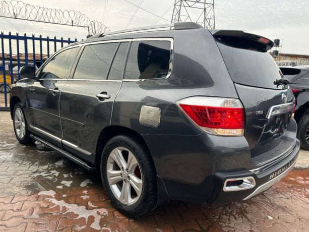 few-month-registered-toyota-highlander-limited-big-7