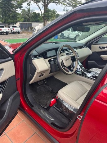 2023-range-rover-velar-big-1