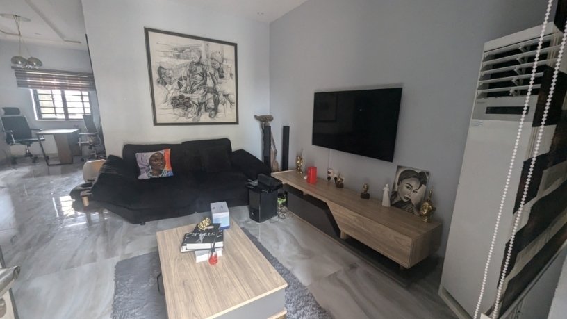sparkling-spacious-2bedroom-apartment-big-3