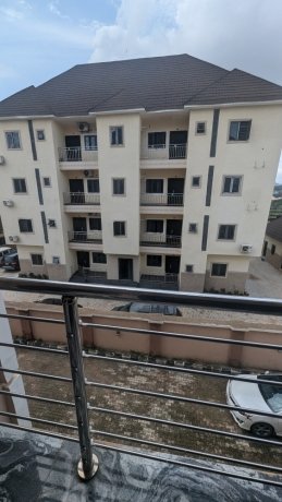 sparkling-spacious-2bedroom-apartment-big-2