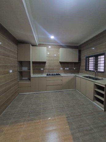 2units-of-spacious-3bedroom-apartment-big-4