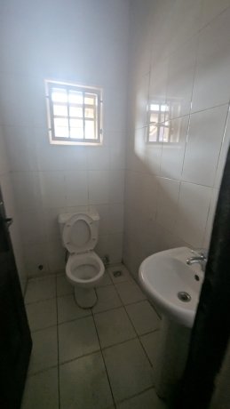 spacious-3bedroom-block-of-flat-big-4