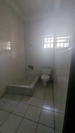 spacious-3bedroom-block-of-flat-big-13