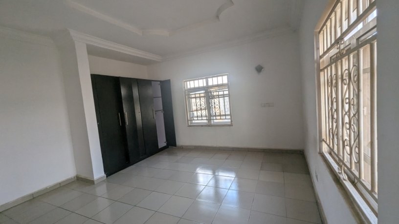 spacious-3bedroom-block-of-flat-big-14