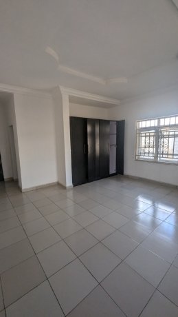 spacious-3bedroom-block-of-flat-big-16