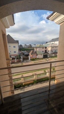 spacious-3bedroom-block-of-flat-big-1