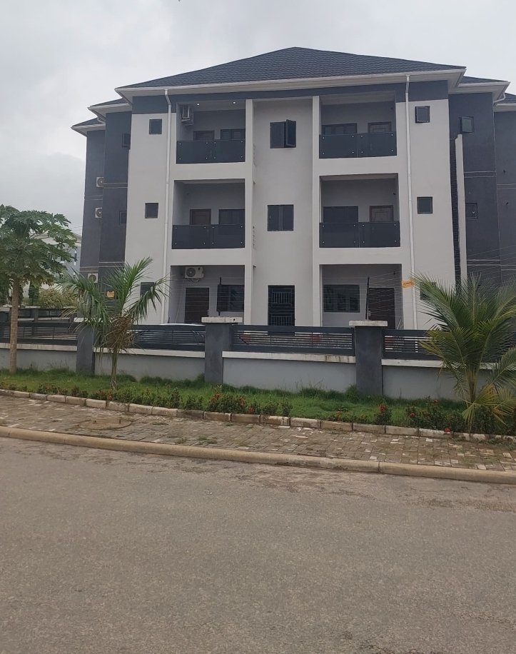 luxuriously-finished-3bedroom-apartment