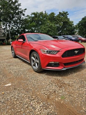 foreign-used-2016-ford-mustang-big-0